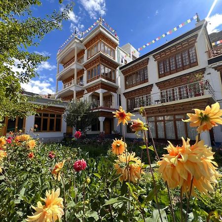 New Moon Guest House Leh Exterior foto