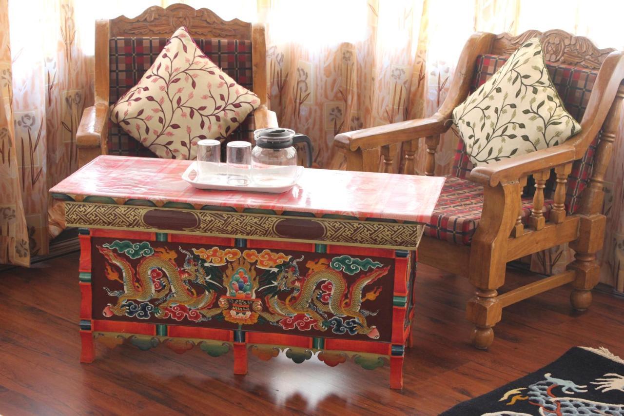 New Moon Guest House Leh Exterior foto