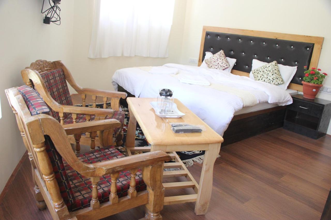 New Moon Guest House Leh Exterior foto