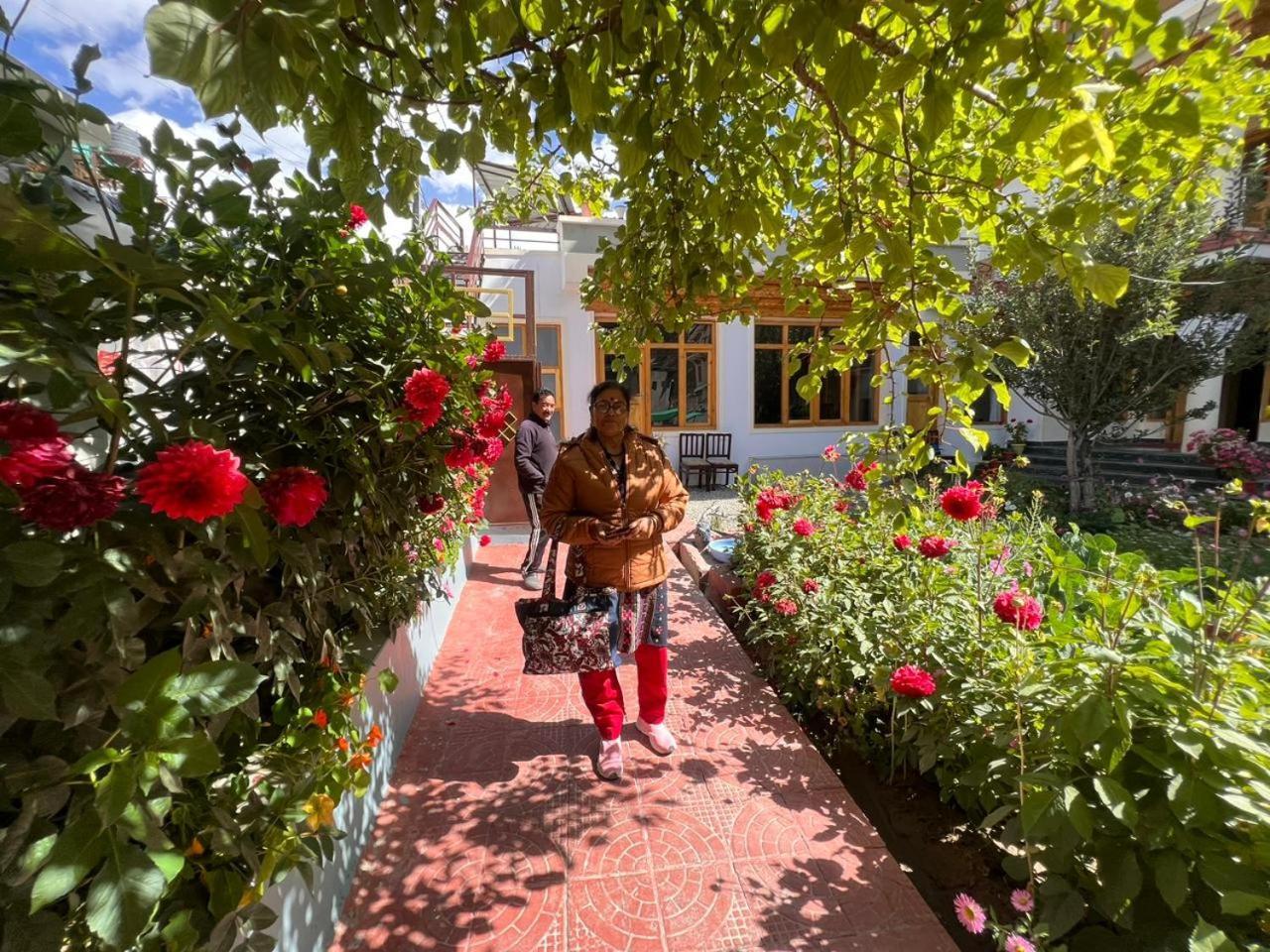 New Moon Guest House Leh Exterior foto