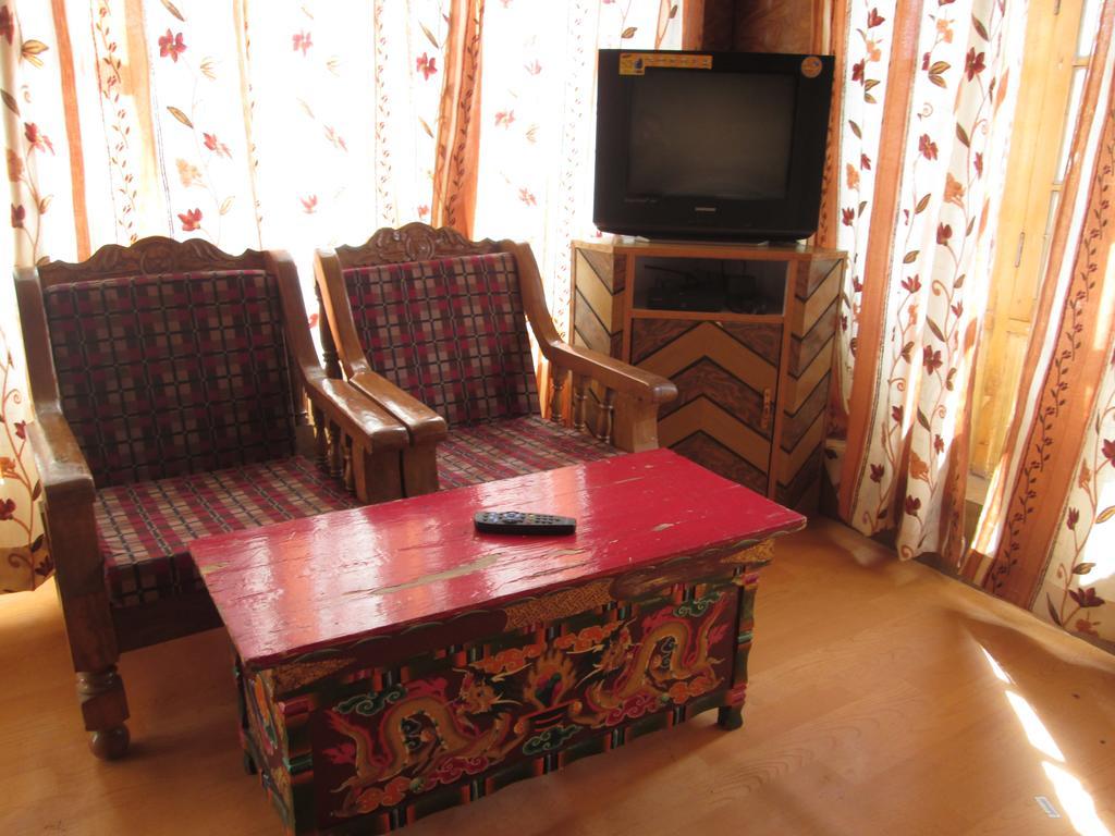 New Moon Guest House Leh Exterior foto