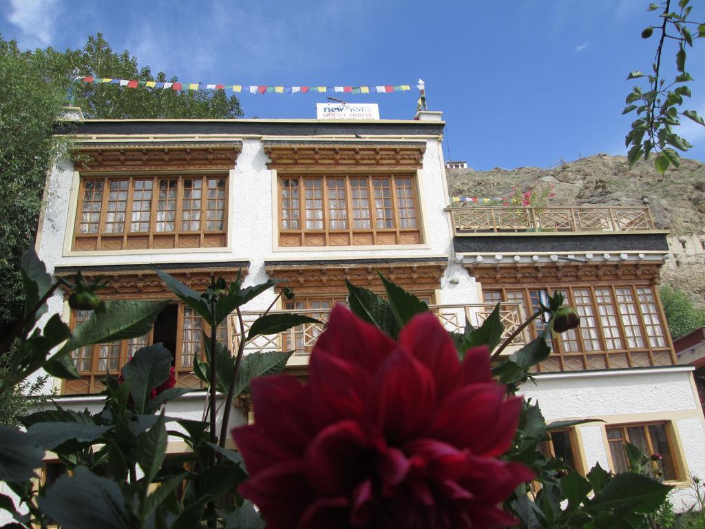 New Moon Guest House Leh Exterior foto