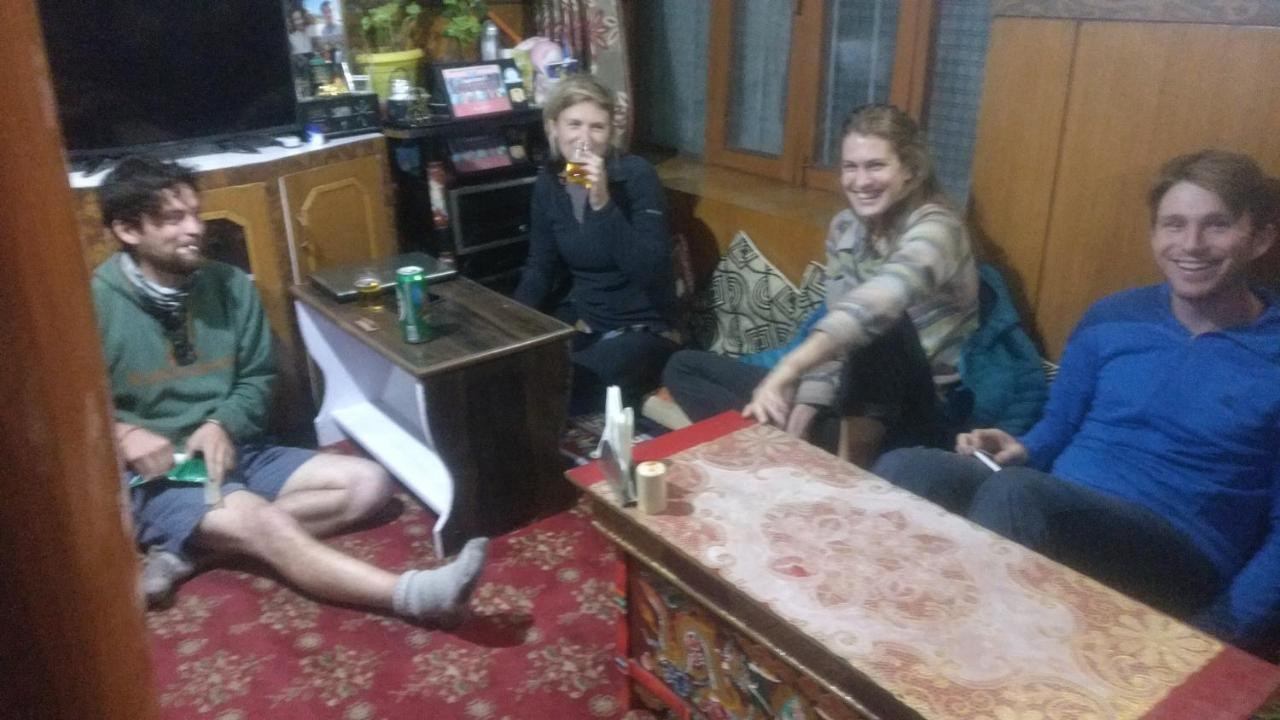 New Moon Guest House Leh Exterior foto